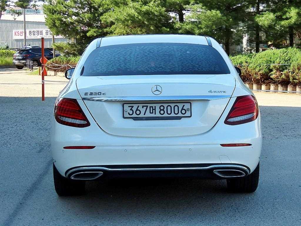 Mercedes Benz E class - Vista 4