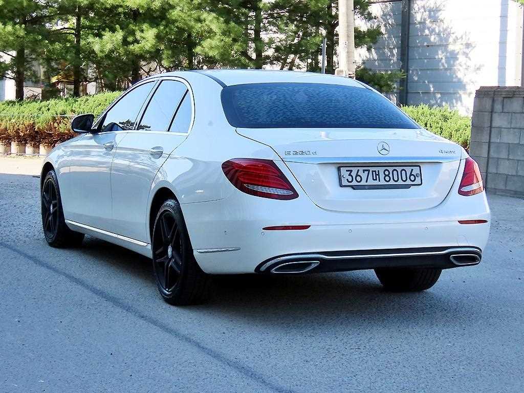 Mercedes Benz E class - Vista 3