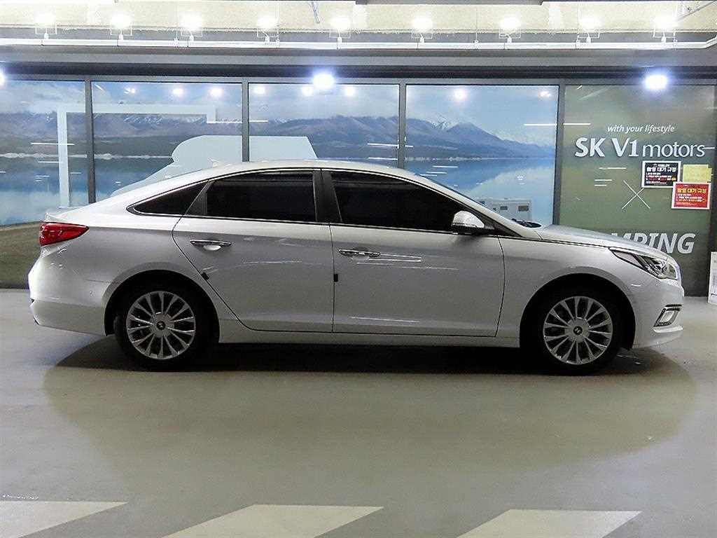 HYUNDAI Sonata - Vista 3
