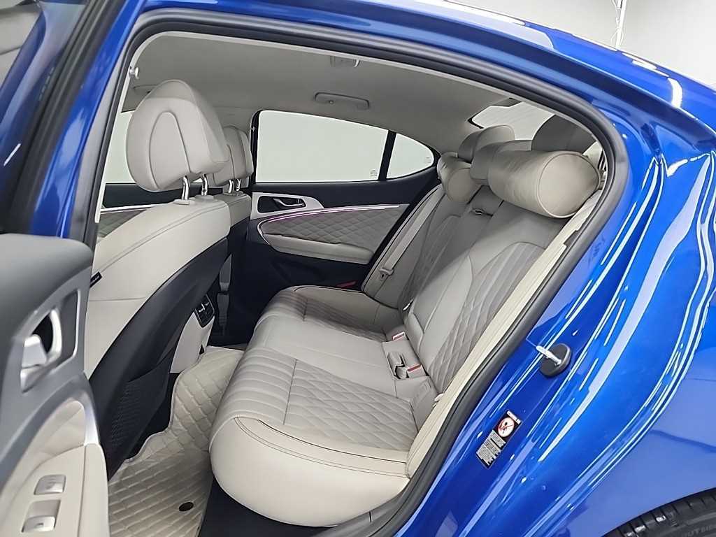 Genesis G70 - Vista 12