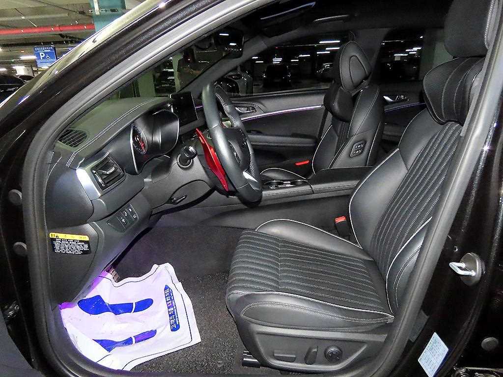 Genesis G70 - Vista 6