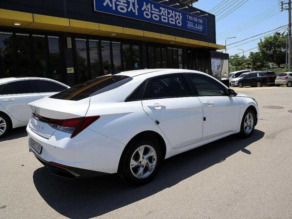HYUNDAI Avante - Vista 4