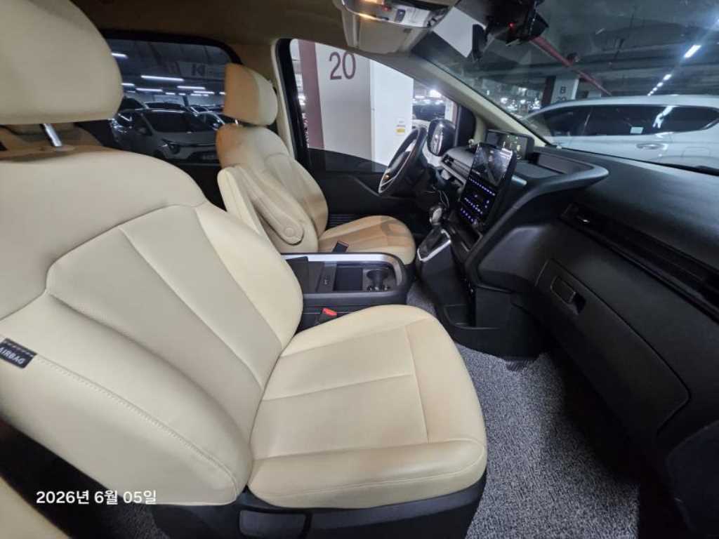 HYUNDAI Staria - Vista 2