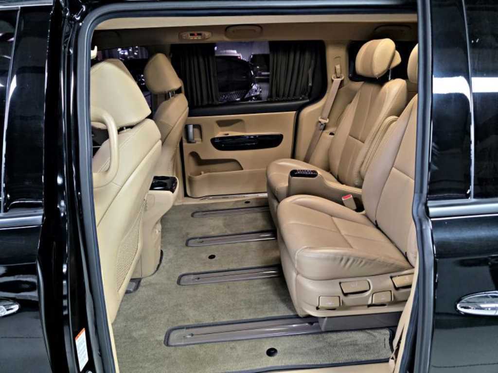 KIA Carnival - Vista 8