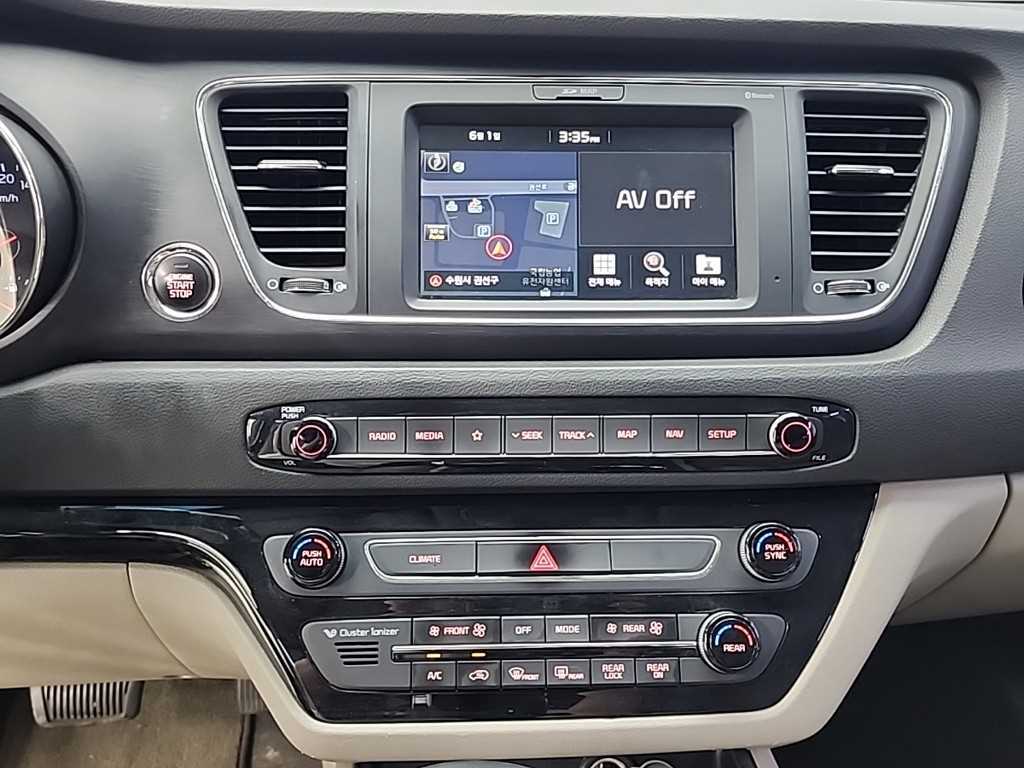 KIA Carnival - Vista 10