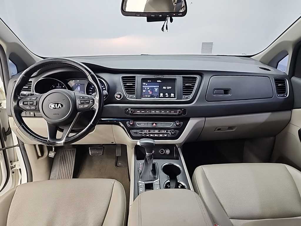 KIA Carnival - Vista 7