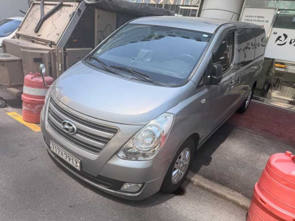 HYUNDAI Starex - Vista 2