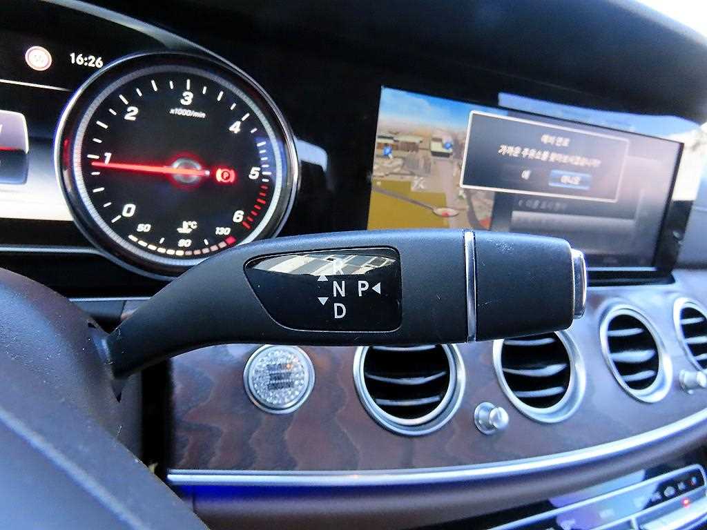 Mercedes Benz E class - Vista 10