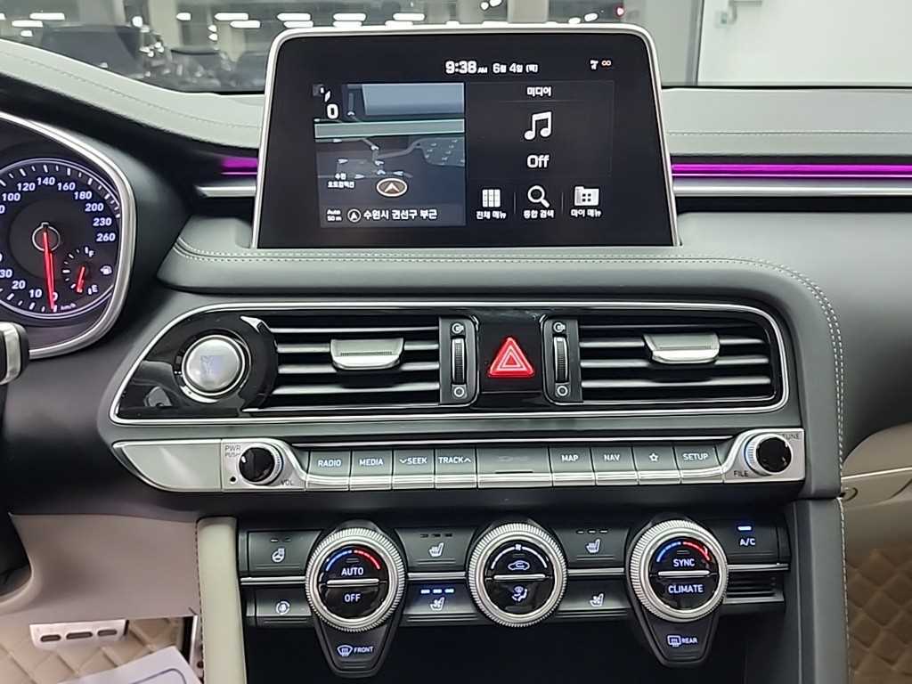 Genesis G70 - Vista 10