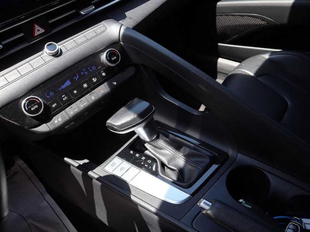 HYUNDAI Avante - Vista 12