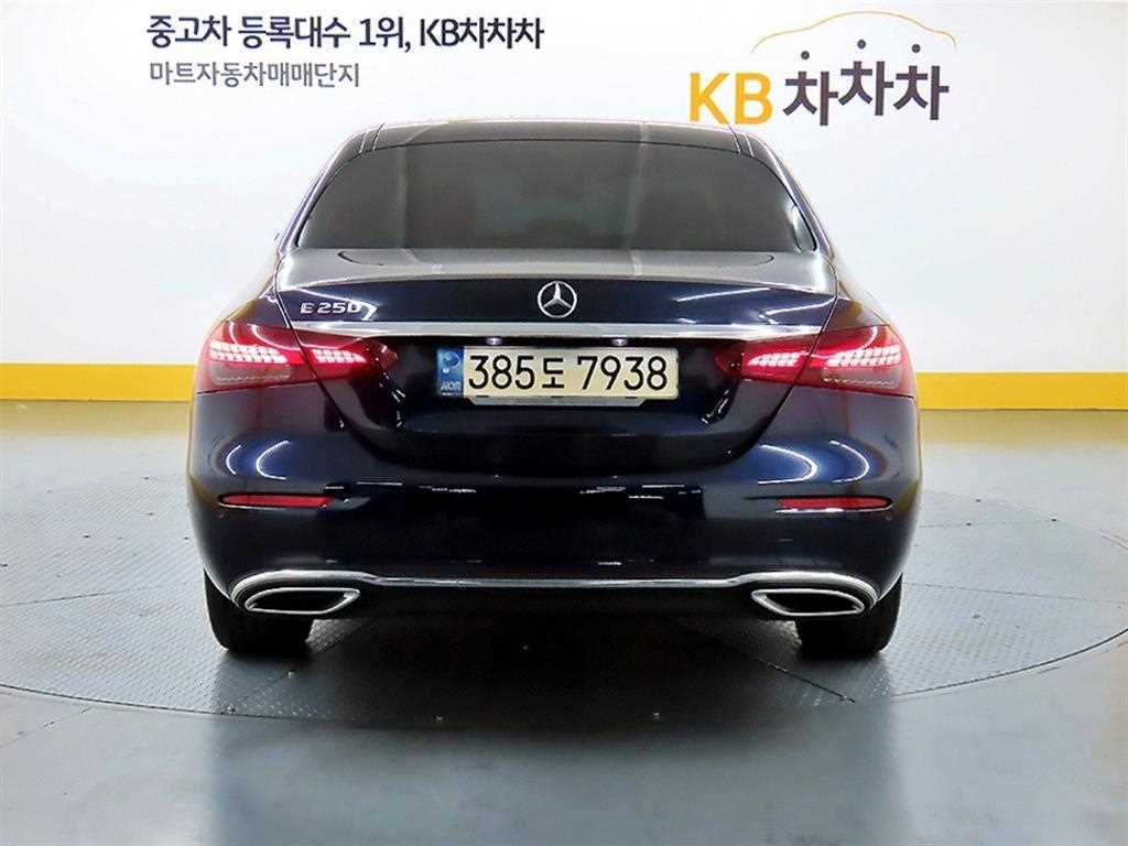 Mercedes Benz E class - Vista 4