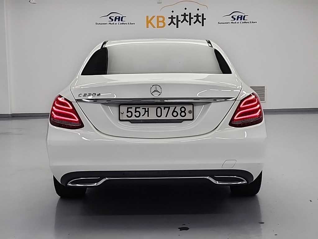 Mercedes Benz C Class - Vista 4