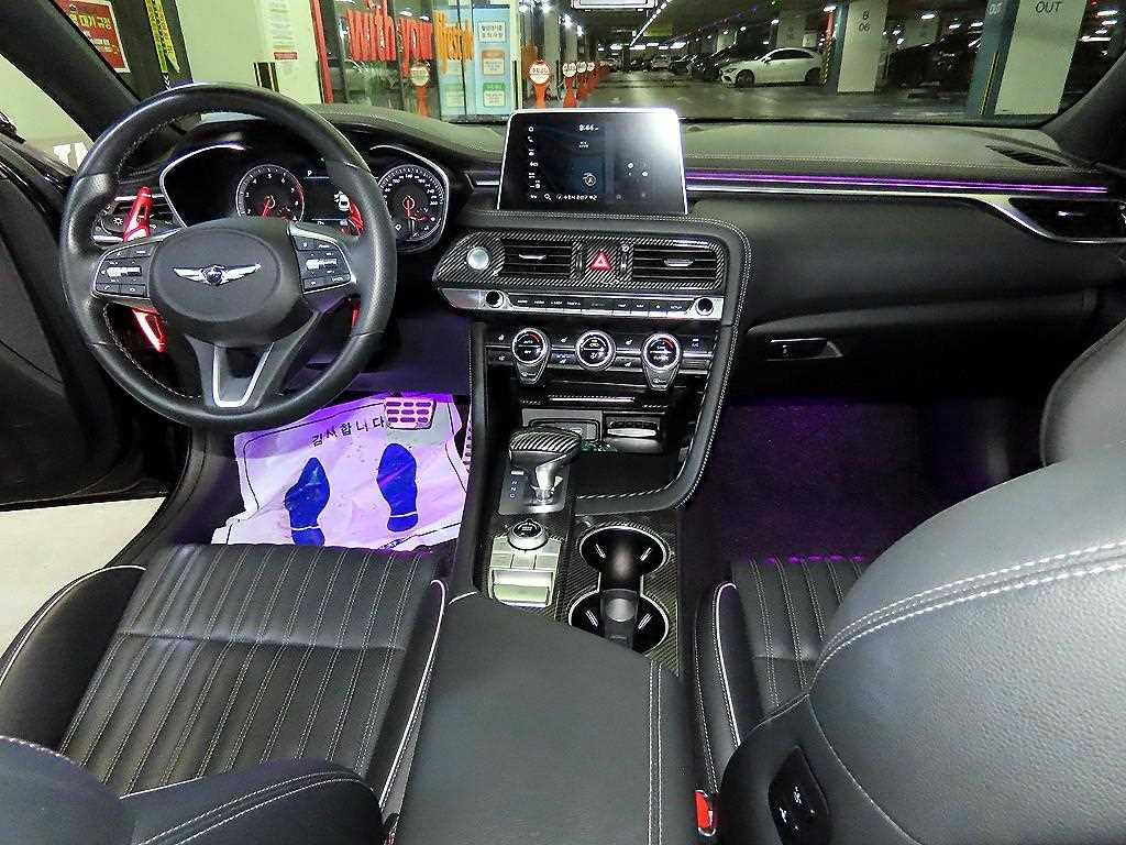 Genesis G70 - Vista 10