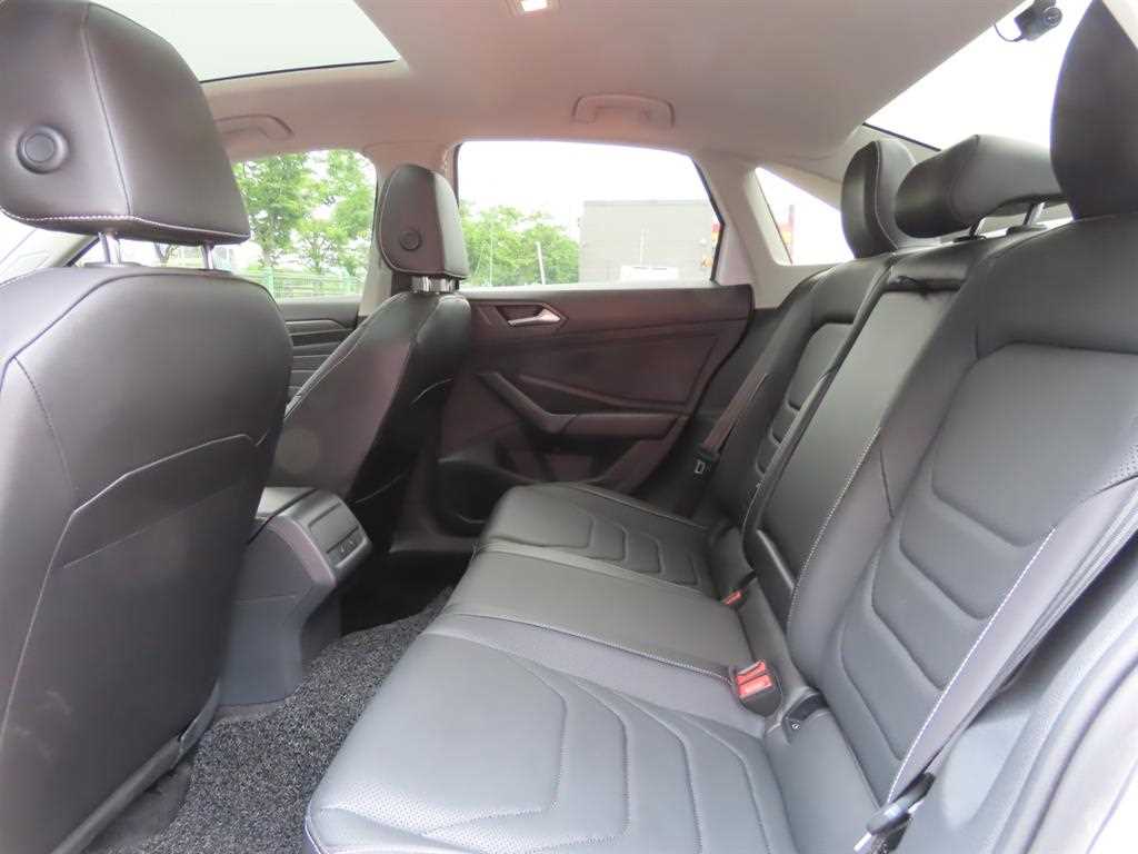 Volkswagen Jetta - Vista 6
