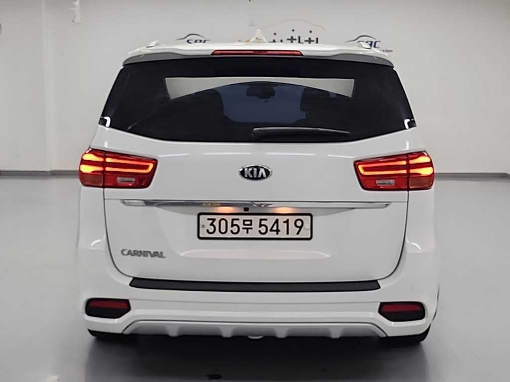KIA Carnival - Vista 3