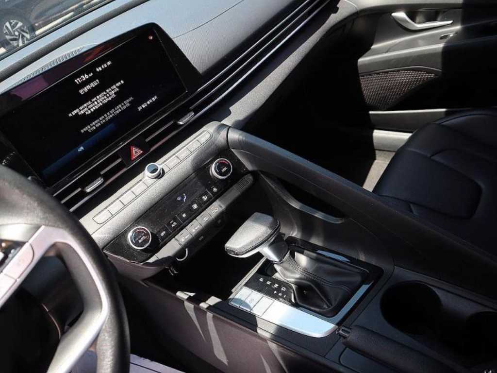 HYUNDAI Avante - Vista 10