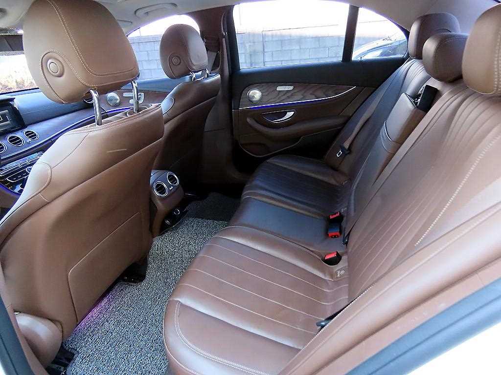 Mercedes Benz E class - Vista 6