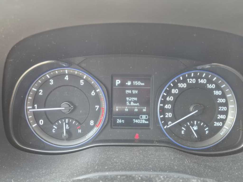 HYUNDAI Kona - Vista 8