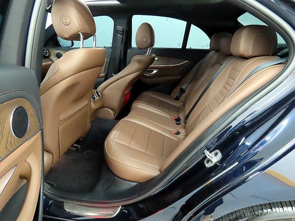 Mercedes Benz E class - Vista 6