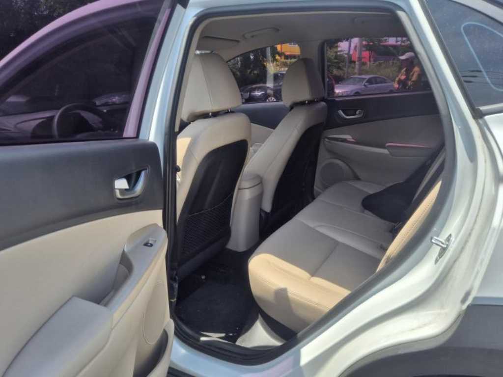 HYUNDAI Kona - Vista 6