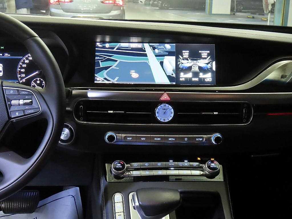 Genesis G90 - Vista 11