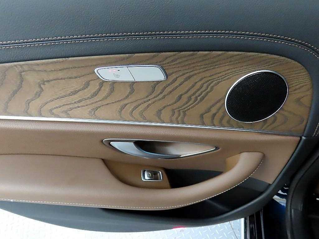 Mercedes Benz E class - Vista 12