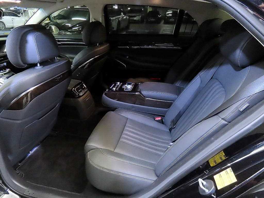 Genesis G90 - Vista 7