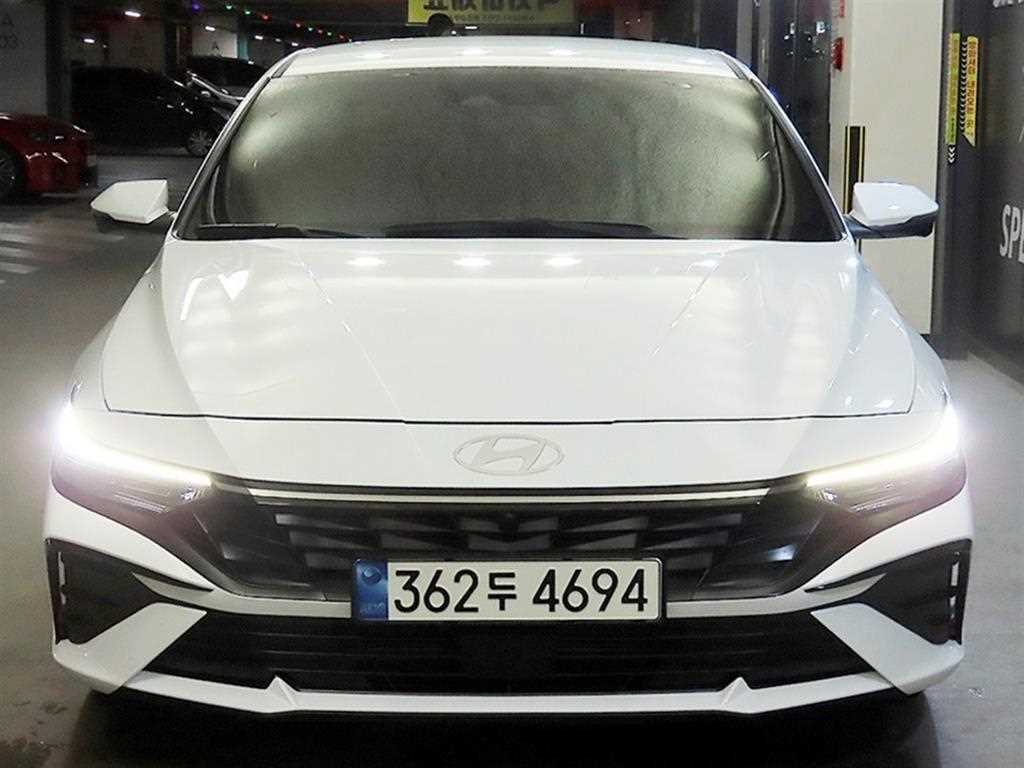 HYUNDAI Avante - Vista 2