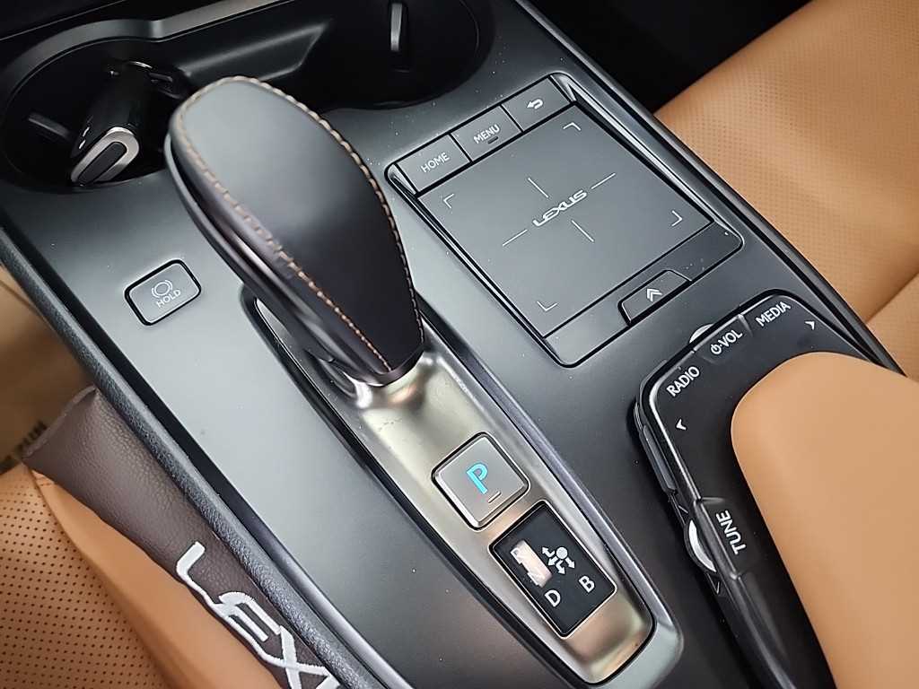 Lexus UX - Vista 8