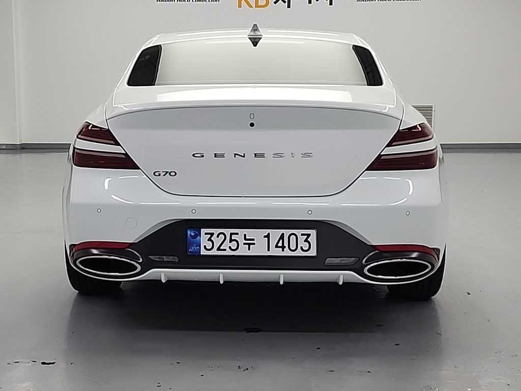 Genesis G70 - Vista 3