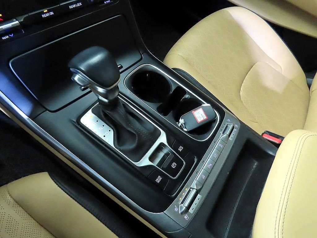 KIA Carnival - Vista 12