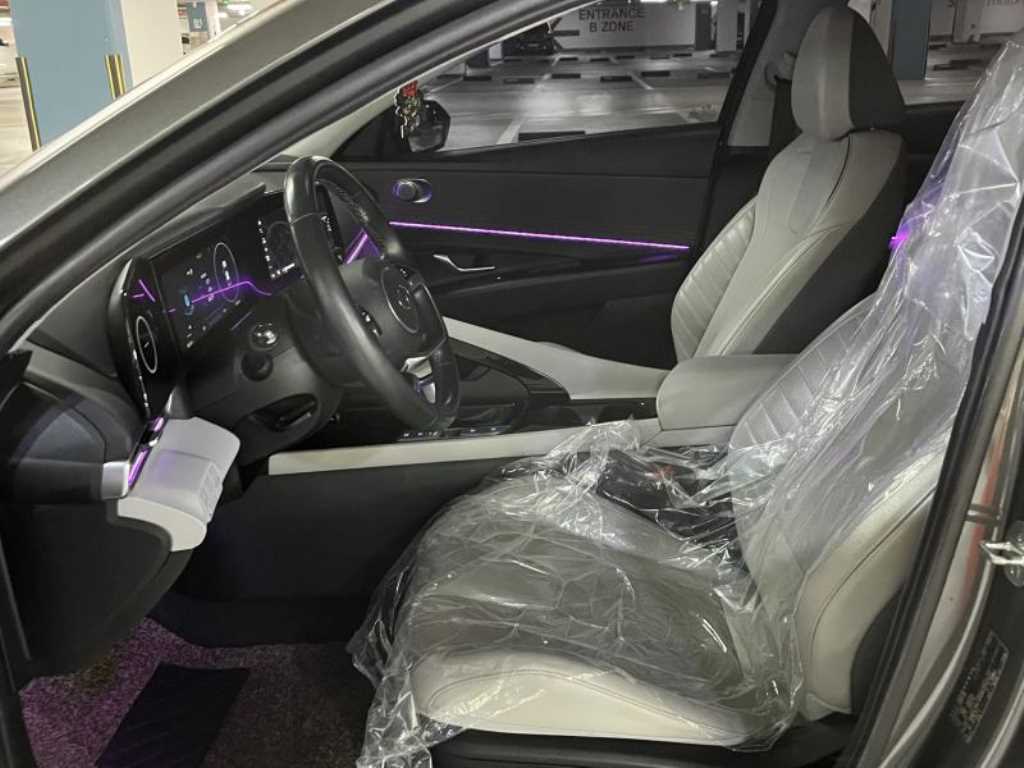 HYUNDAI Avante - Vista 10