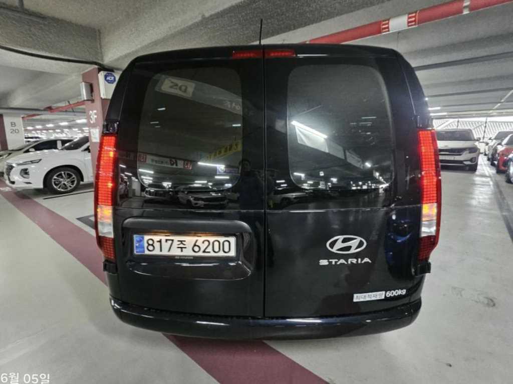 HYUNDAI Staria - Vista 4