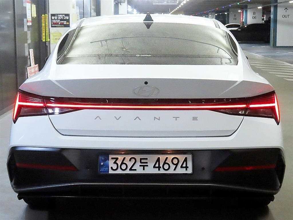 HYUNDAI Avante - Vista 5