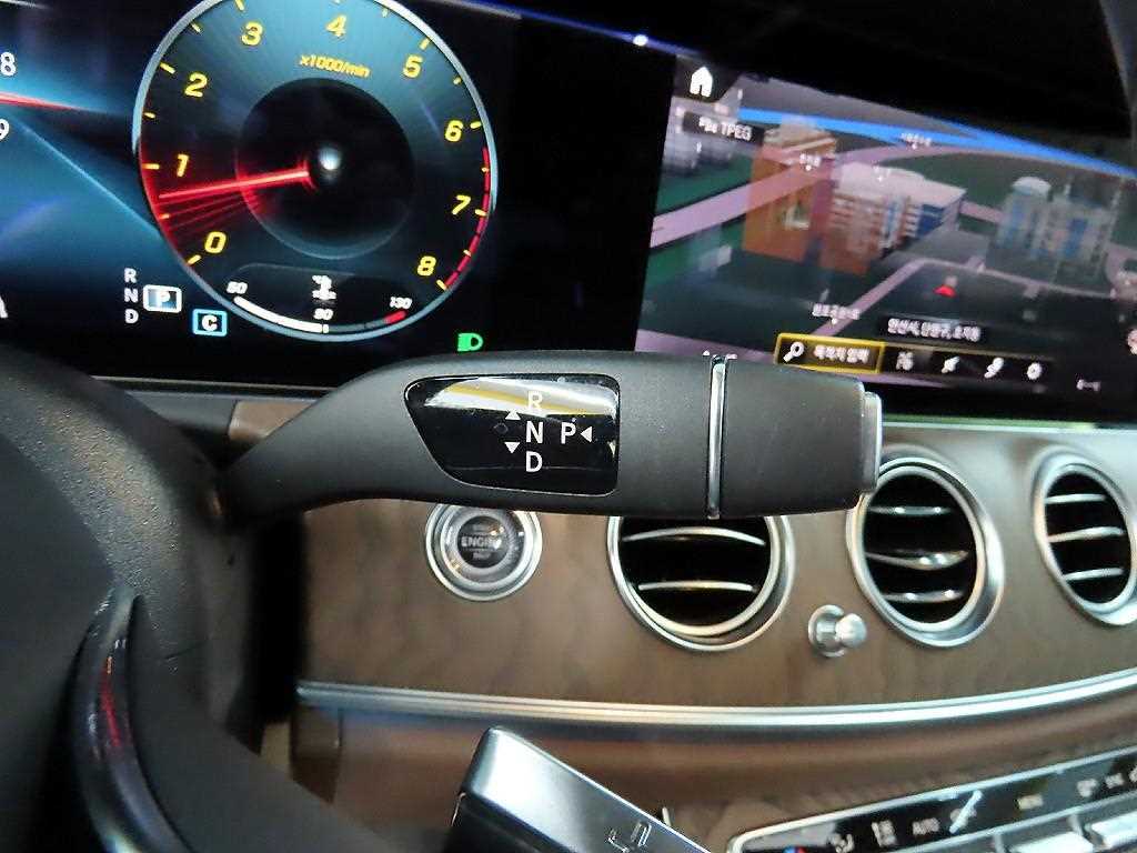 Mercedes Benz E class - Vista 10