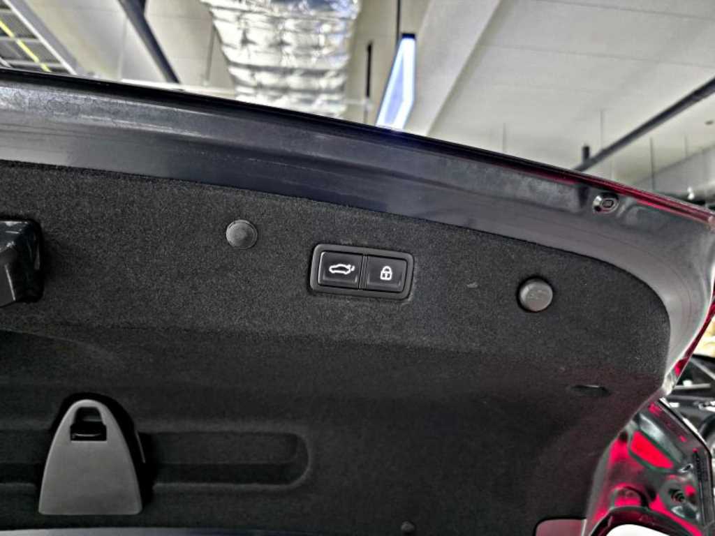 KIA K8 - Vista 7