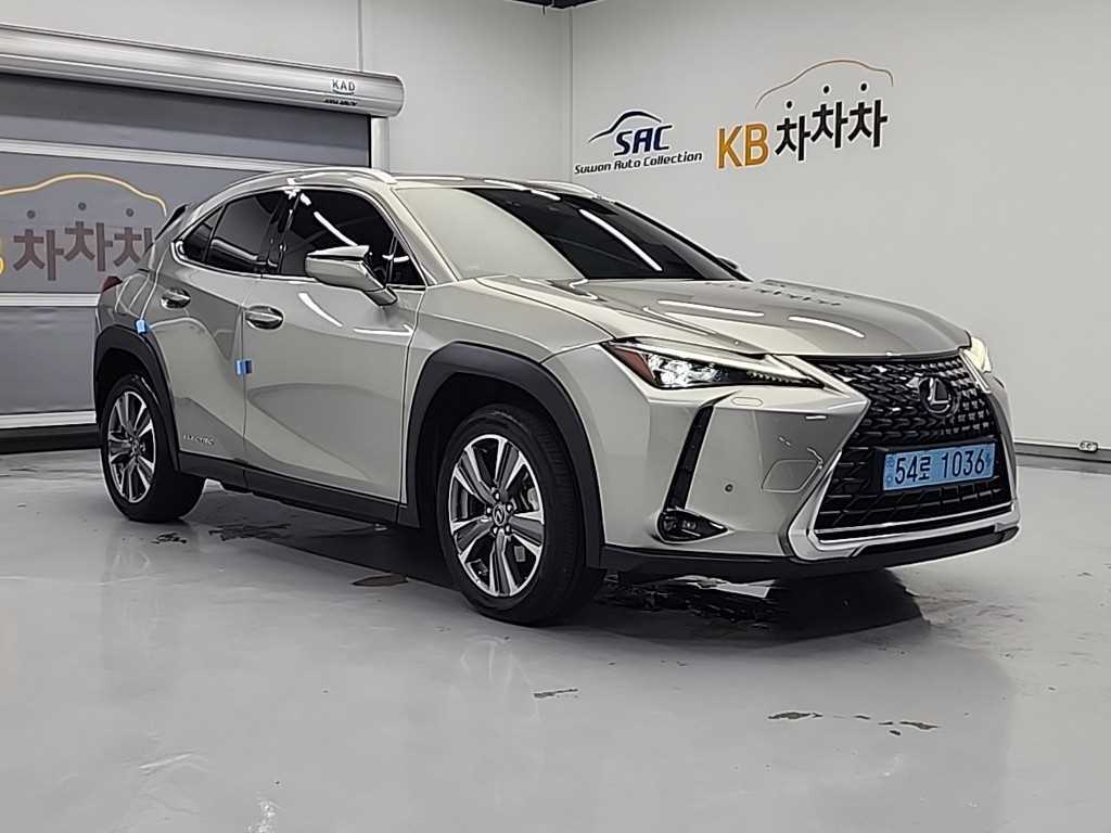 Lexus UX - Vista 4