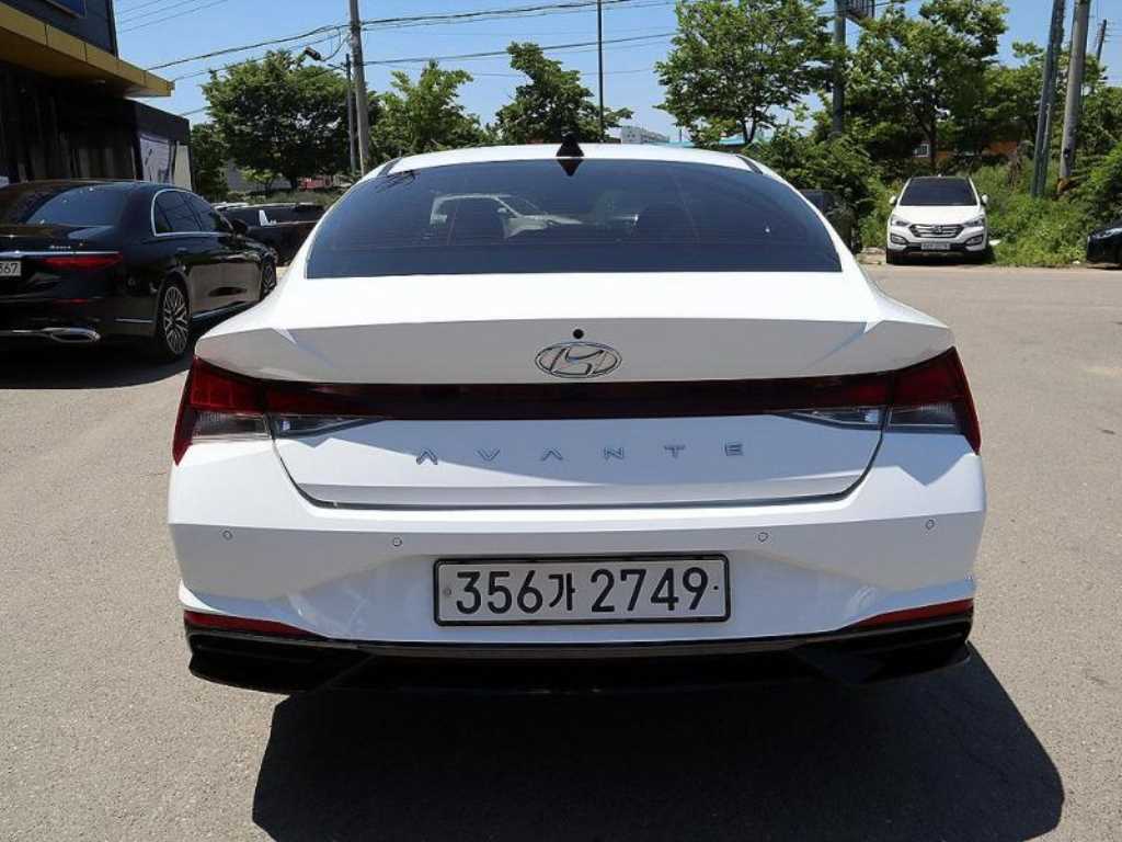 HYUNDAI Avante - Vista 3
