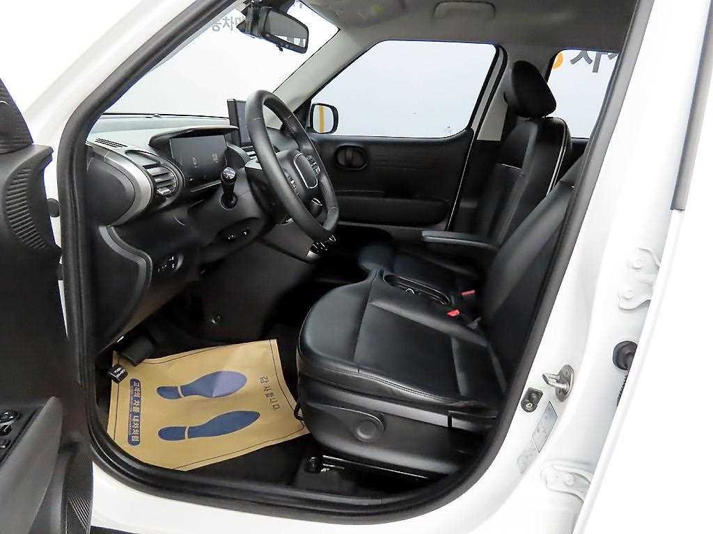 HYUNDAI Casper - Vista 5