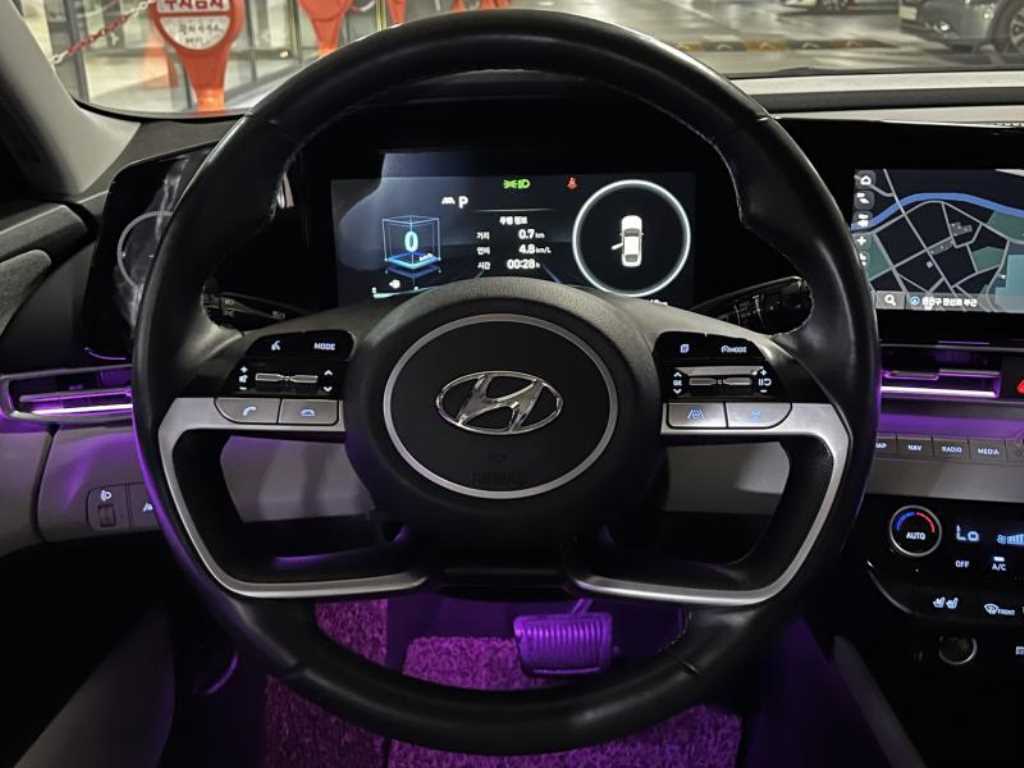HYUNDAI Avante - Vista 11