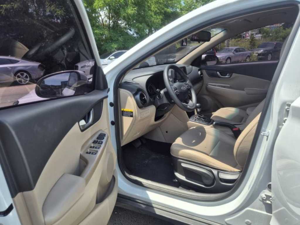 HYUNDAI Kona - Vista 5