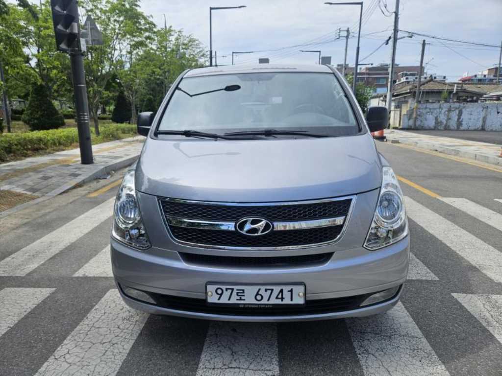 HYUNDAI Starex - Vista 3