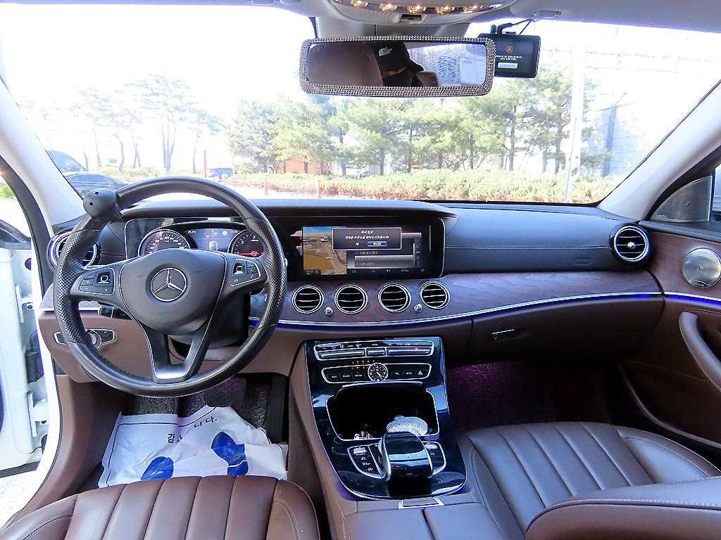 Mercedes Benz E class - Vista 7