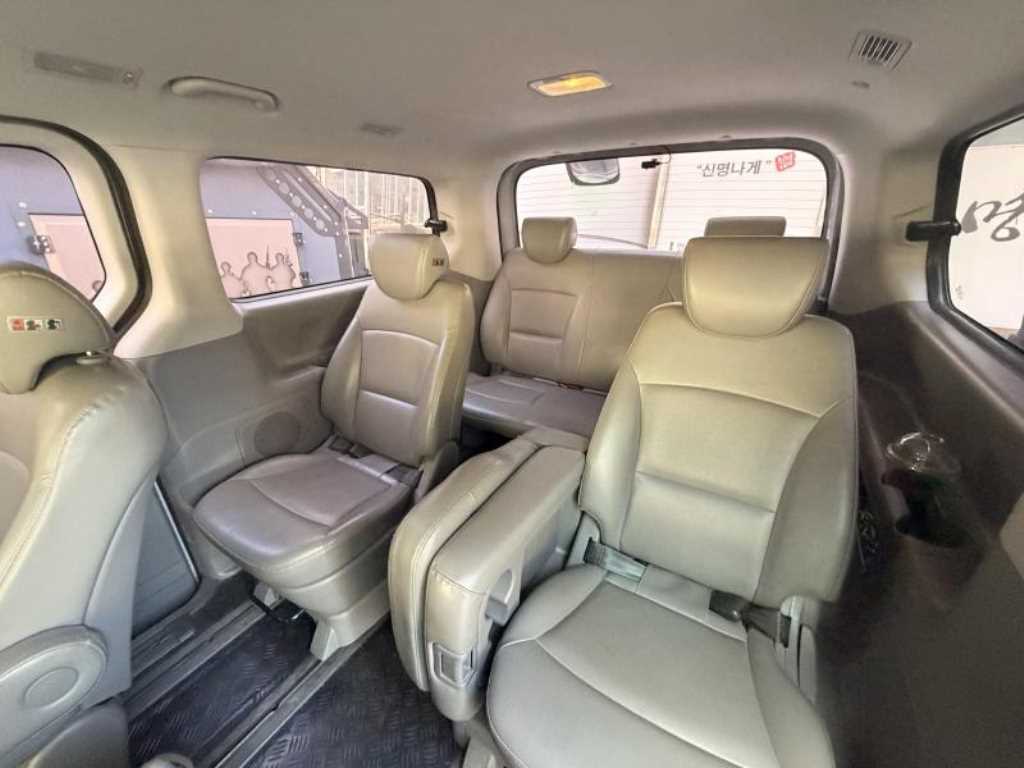 HYUNDAI Starex - Vista 10