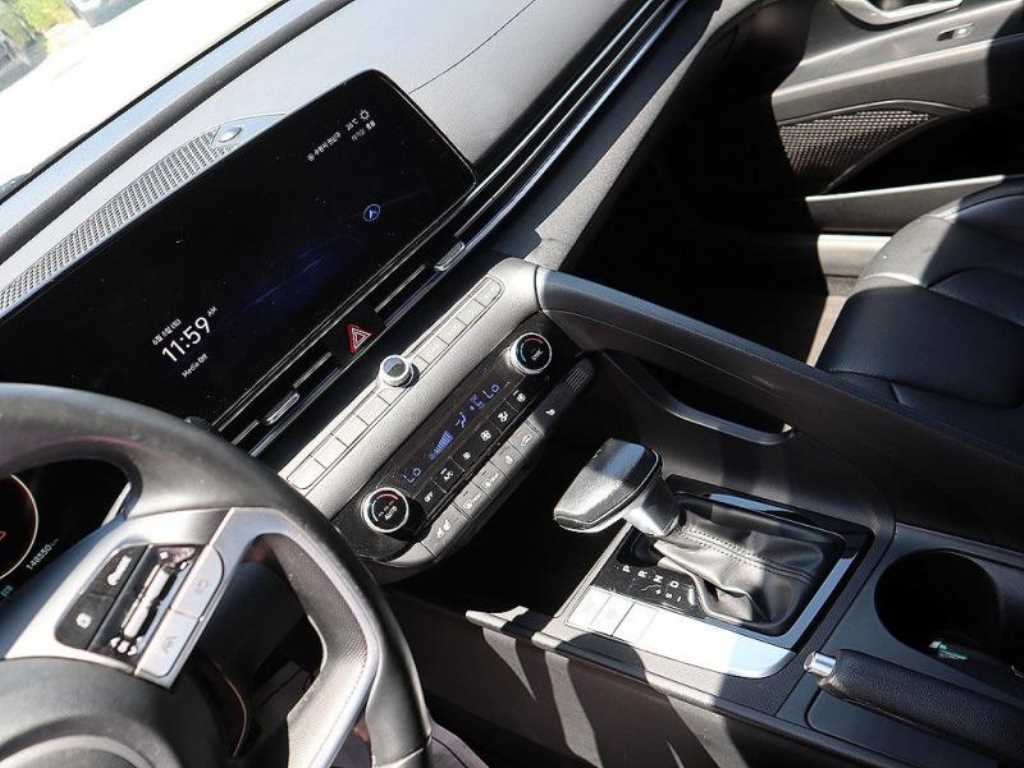 HYUNDAI Avante - Vista 10