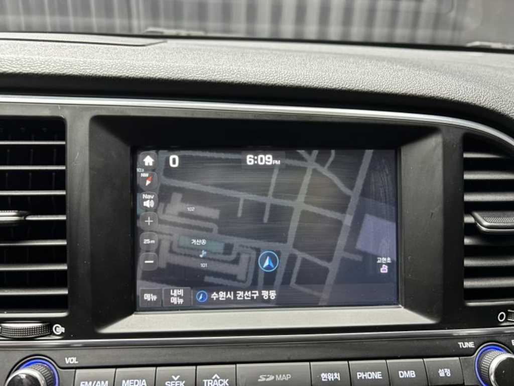 HYUNDAI Avante - Vista 11