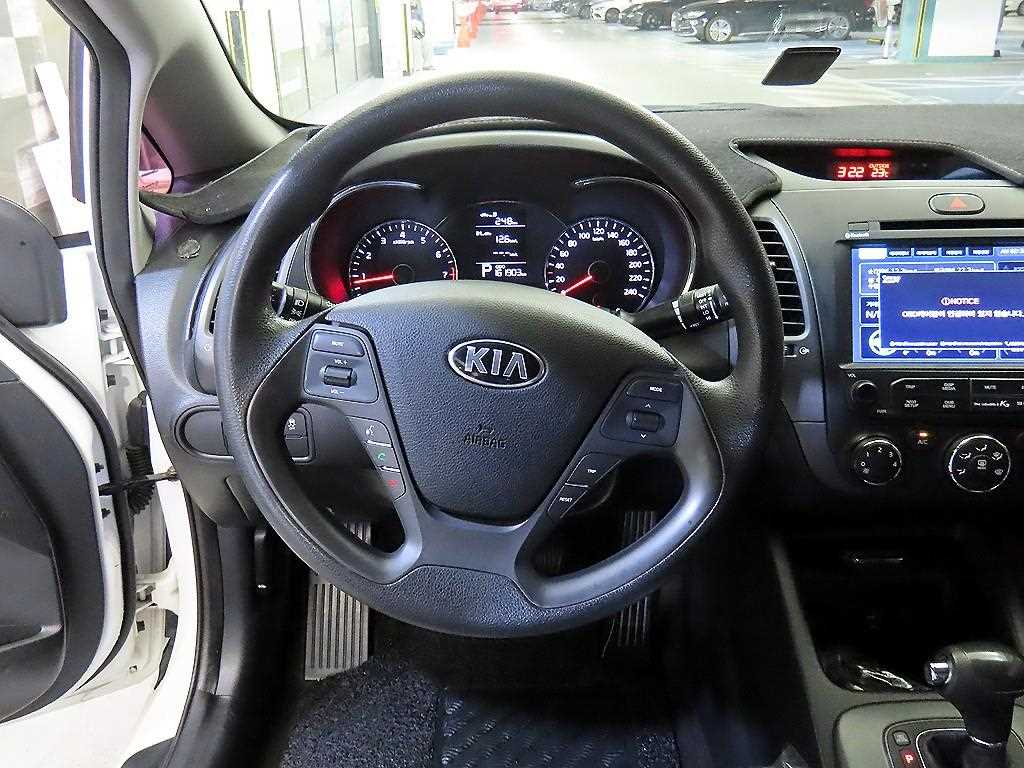 KIA K3 - Vista 8