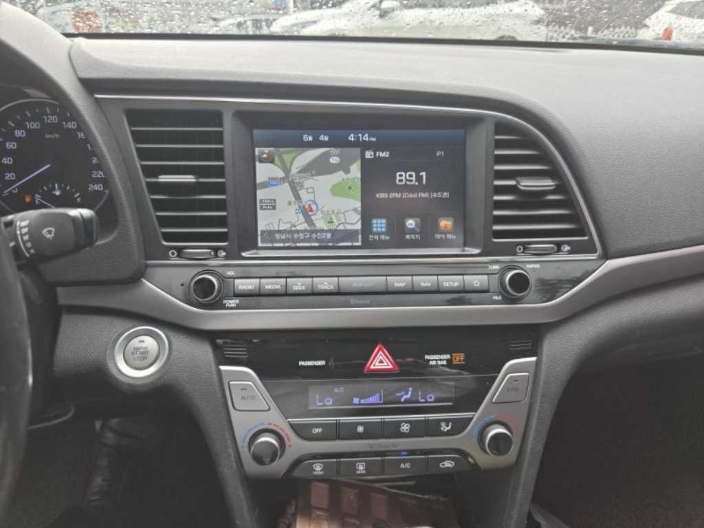 HYUNDAI Avante - Vista 5
