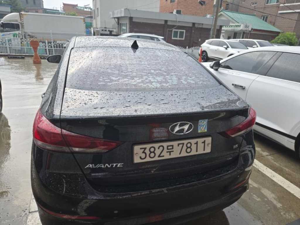 HYUNDAI Avante - Vista 2