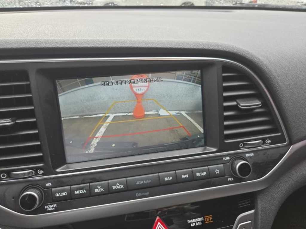 HYUNDAI Avante - Vista 7